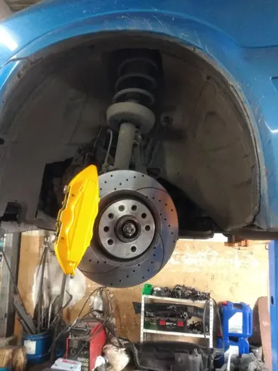Апарати „Brembo“ от Алфа 159 на една „Зафира“